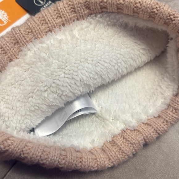 Timberland tan ribbed knit, fleece lined hat with furry Pom on top, new - Picture 5 of 8